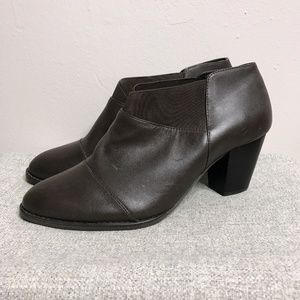 Vionic Brown Leather Point Heeled Ankle Bootie 11
